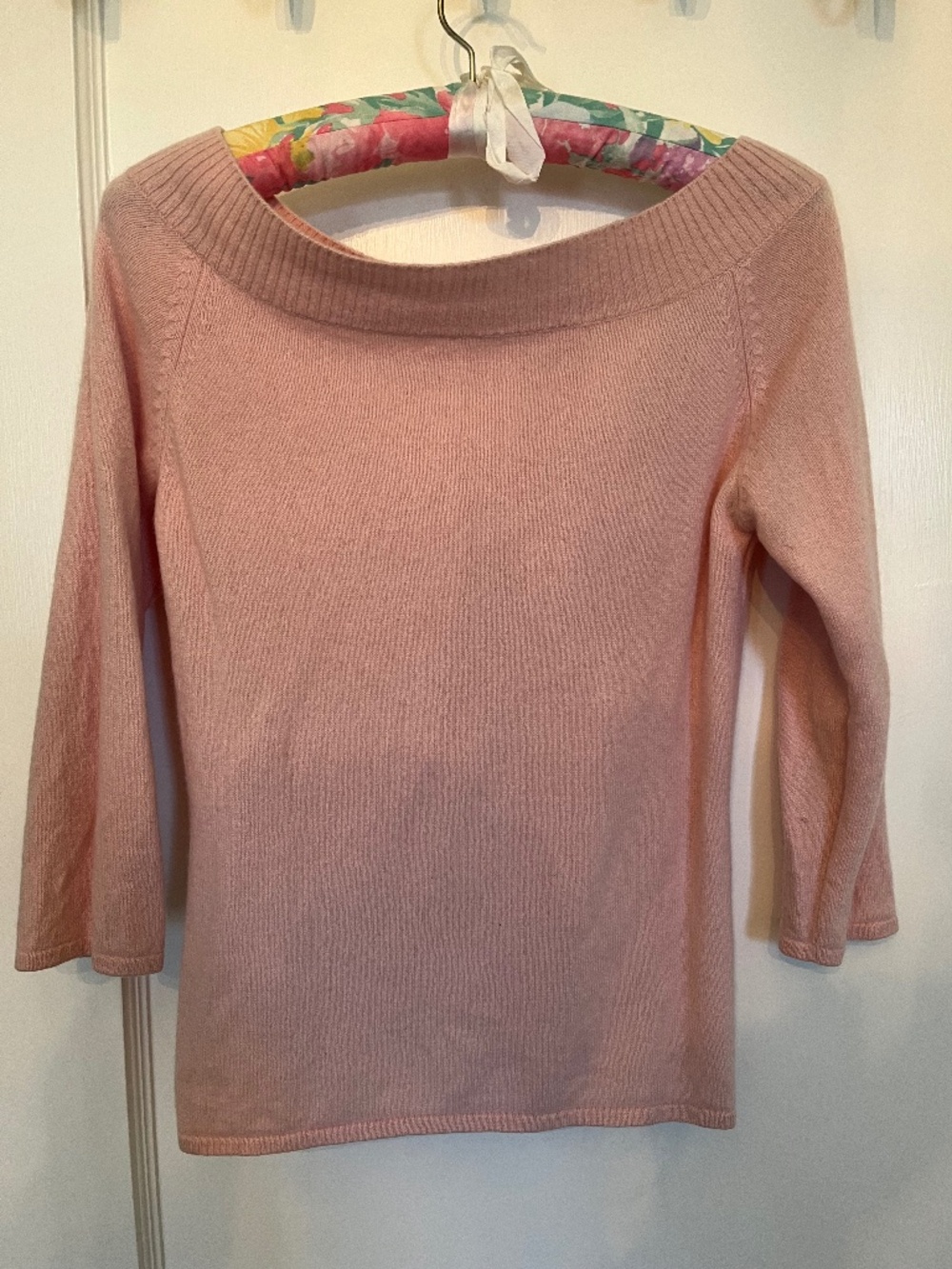 100% Cashmere sweater with Sabrina neckline and 3/4 sleeves M